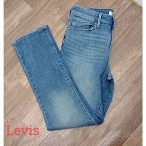 Levi's mid-rise straight leg .Size 10